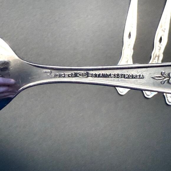 Set of 4 ROGERS VTG. Autumn Ballad (Stainless)
Oval Soup Teaspoons KOREA - Picture 3 of 5